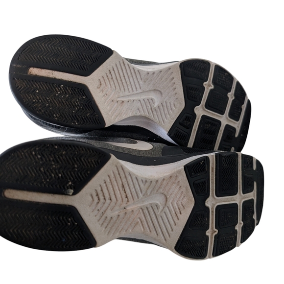 Size 8.5 Nike Sneakers - Picture 5 of 5